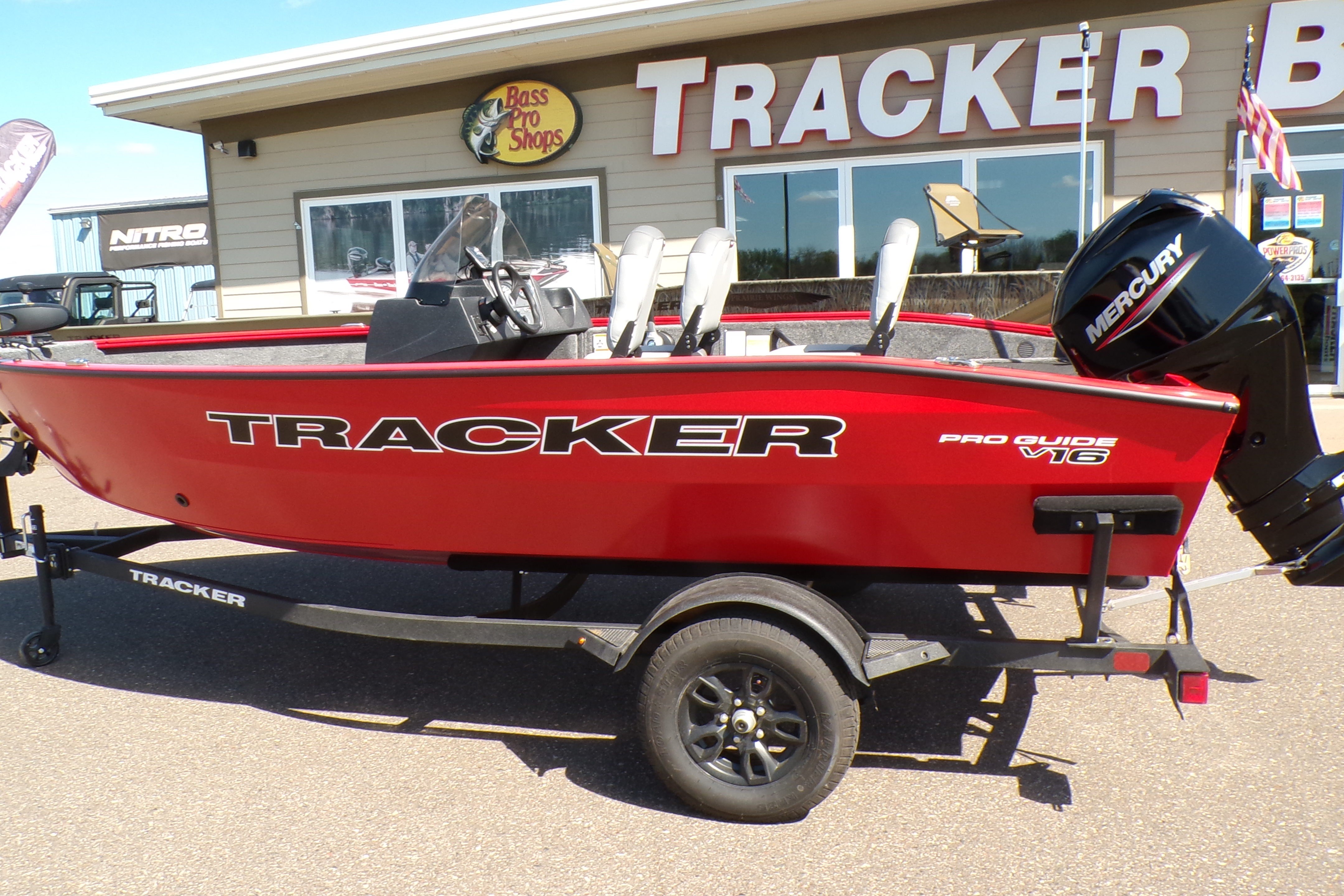 2027 TRACKER PRO GUIDE V-16 SC | Bass Pro Shops